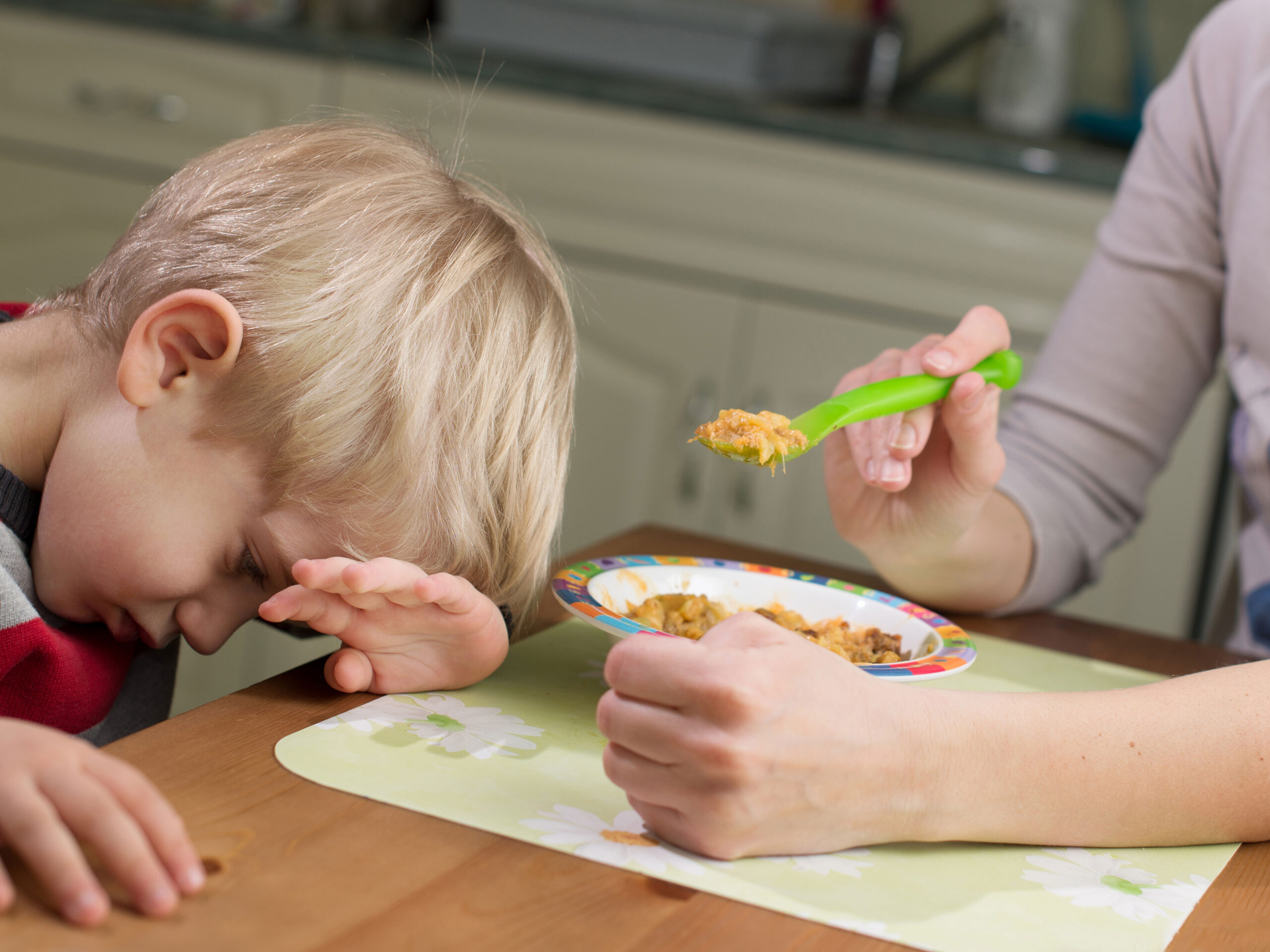 De-ce-nu-mănâncă-singur-un-copil-de-4-ani