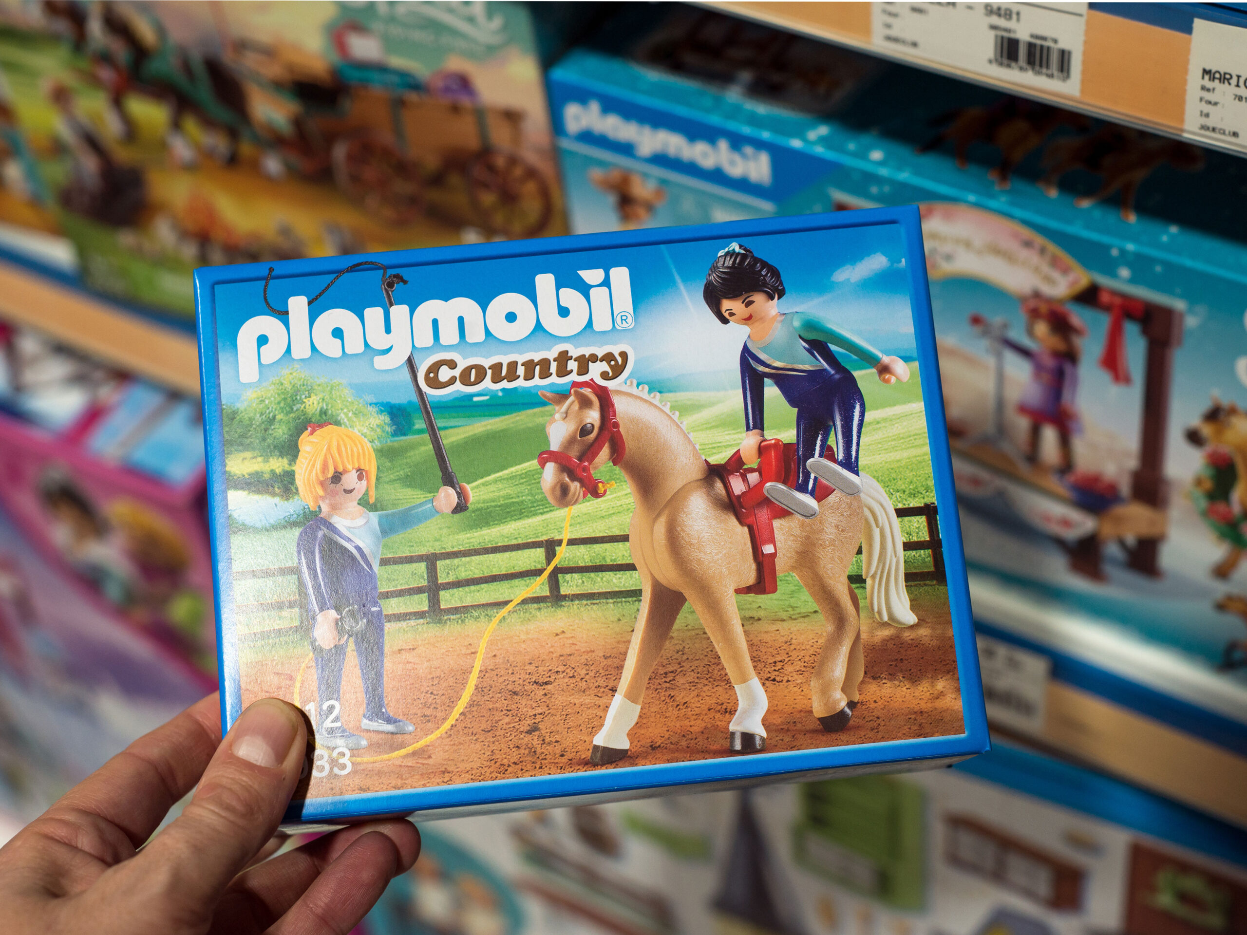 Jucăriile-Playmobil-îi-ajută-pe-copii-să-se-bucure-de-o-copilărie-distractivă-și-lipsită-de-stres